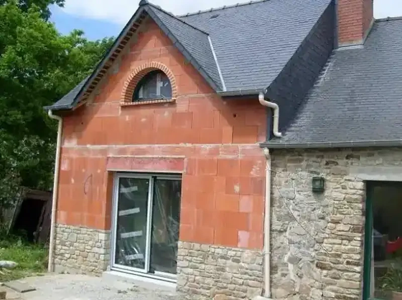Extension de maison à Vitré réalisée par votre maçon CMA Travers